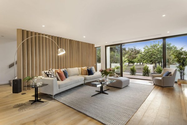 What Are the Smartest Ways to Layer for a UK Winter Business Trip?